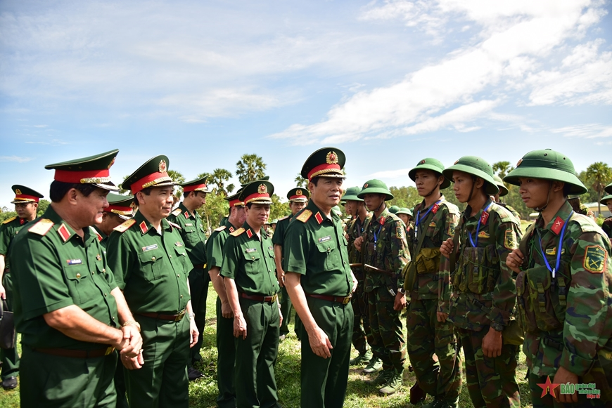 Thượng tướng Nguyễn Tân Cương kiểm tra toàn diện các mặt công tác tại Sư đoàn 330 (Quân khu 9)